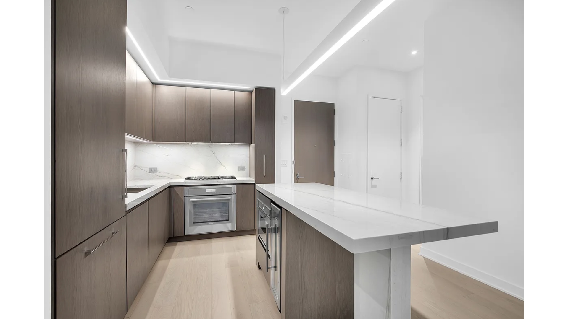 77 CHARLTON Street N3D