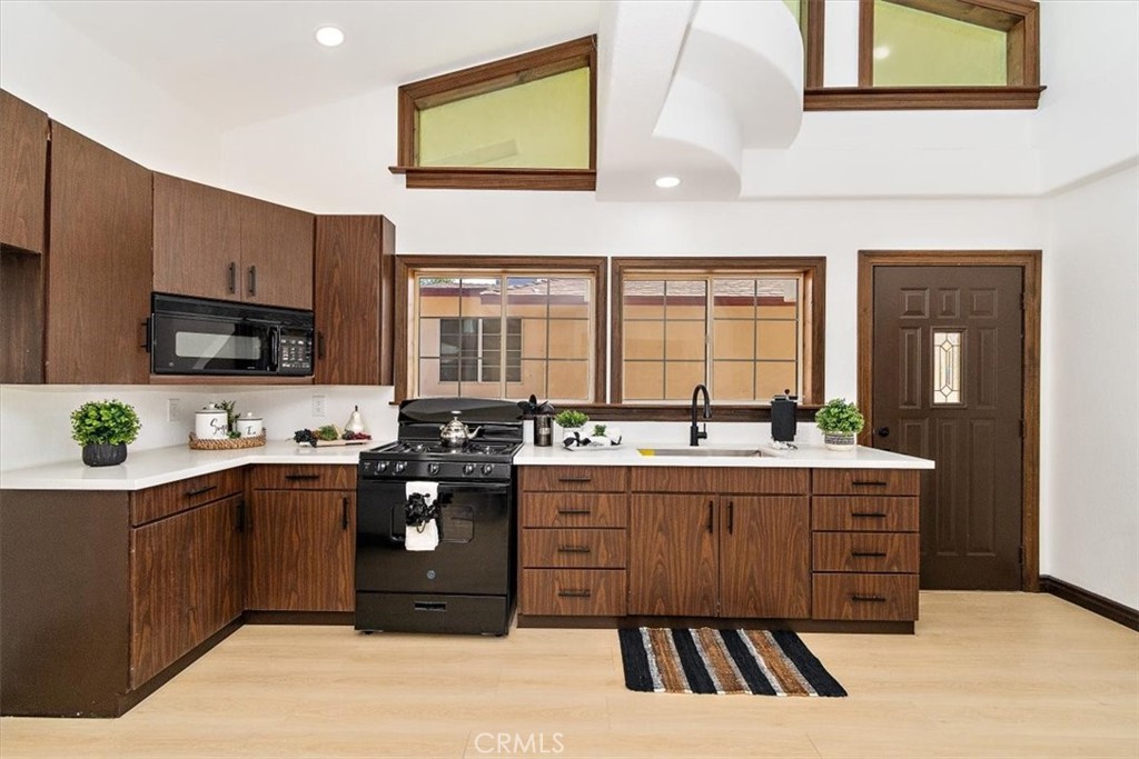 268 E 43rd Street