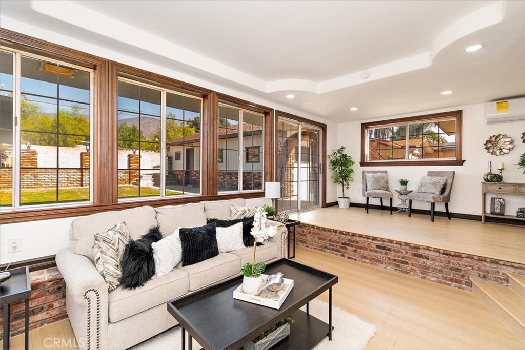 268 E 43rd Street