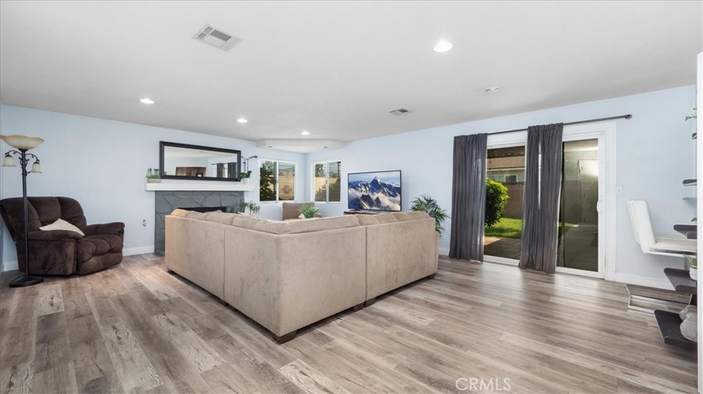 1867 E Venton Street