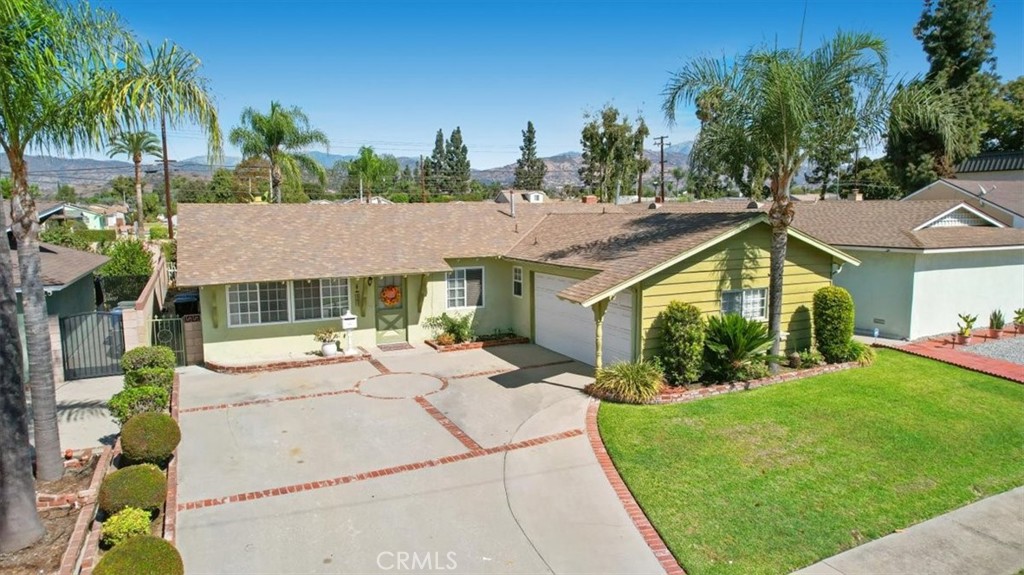 1867 E Venton Street