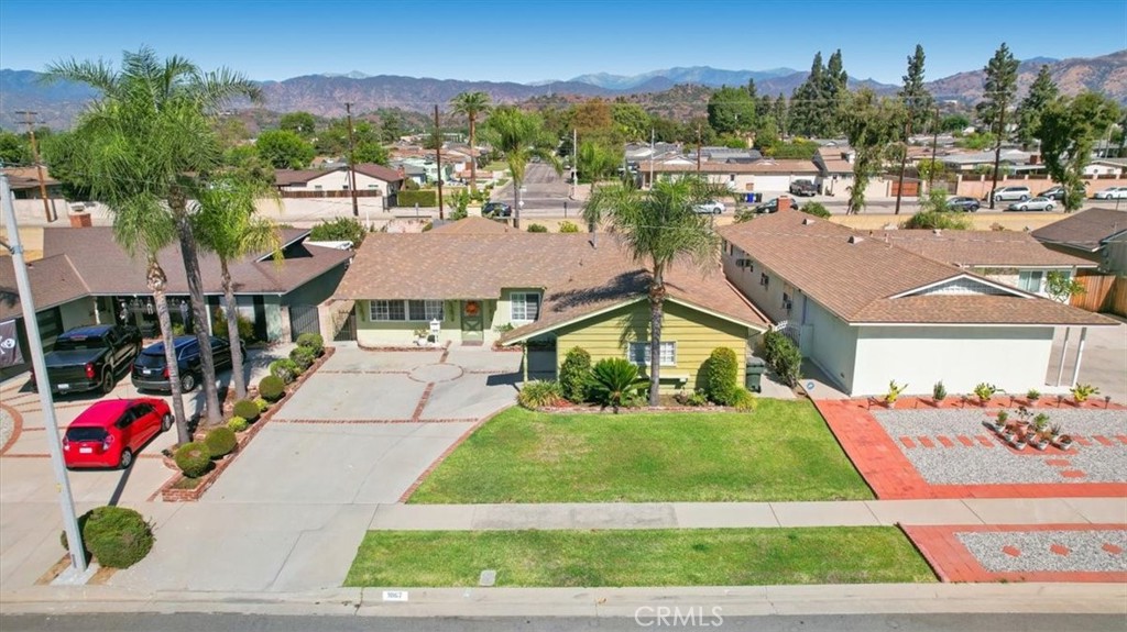 1867 E Venton Street