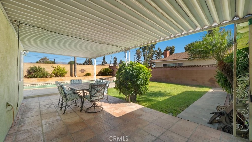 1867 E Venton Street