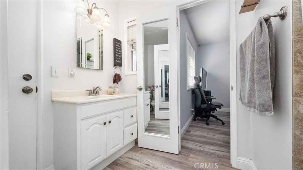 1867 E Venton Street