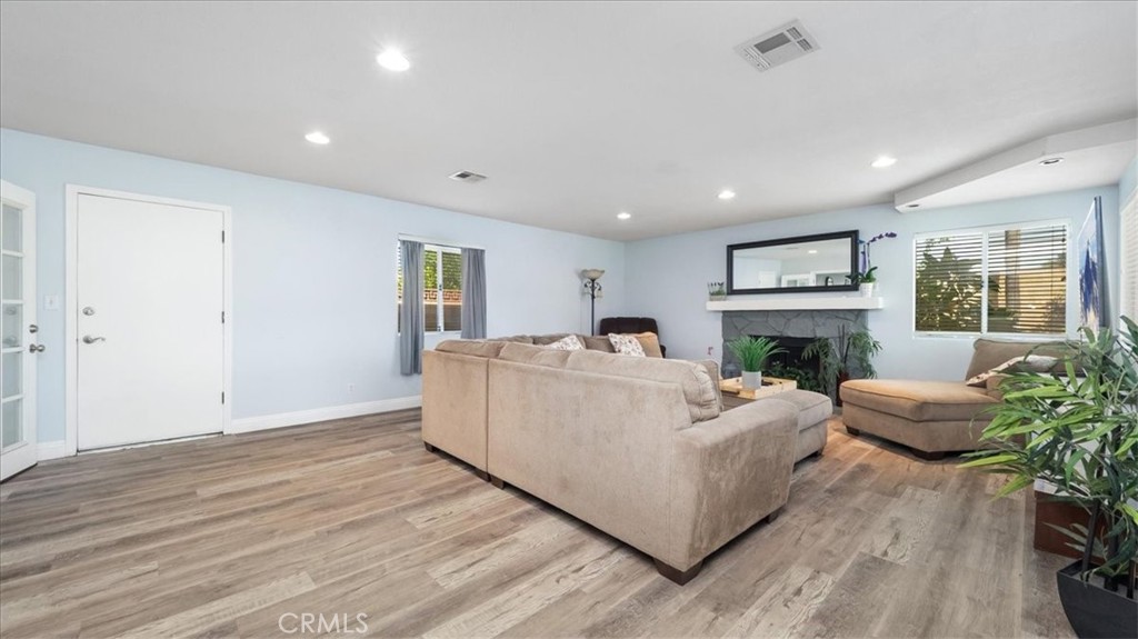 1867 E Venton Street