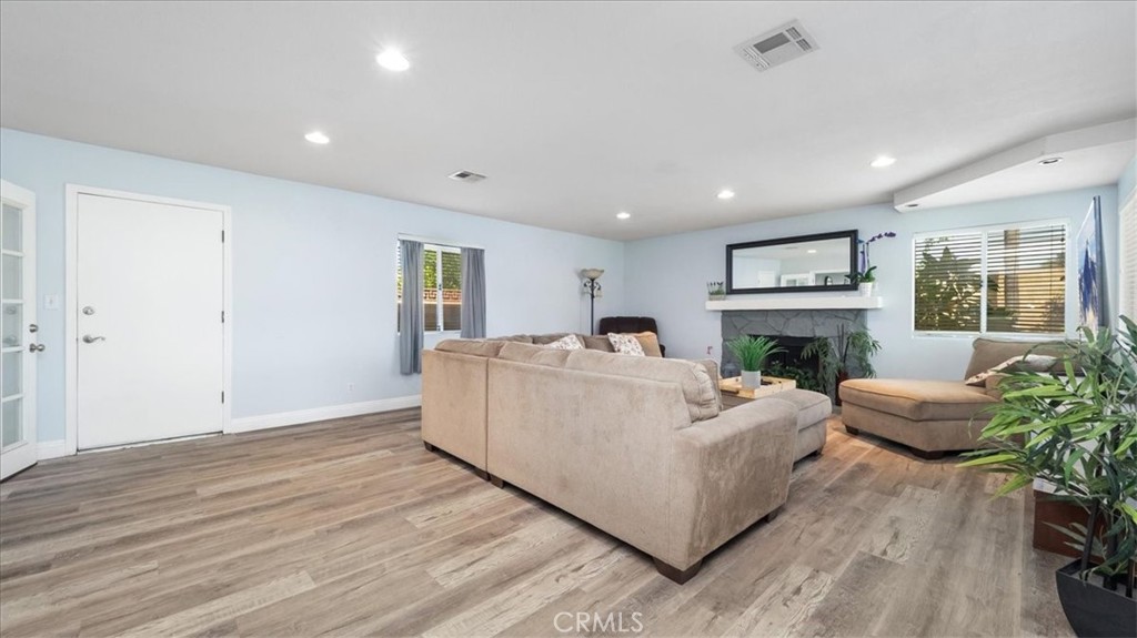 1867 E Venton Street