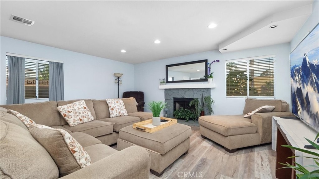 1867 E Venton Street