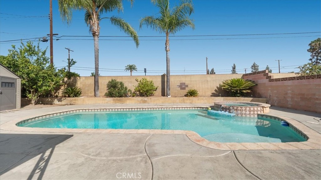 1867 E Venton Street