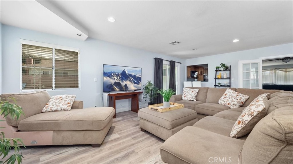 1867 E Venton Street