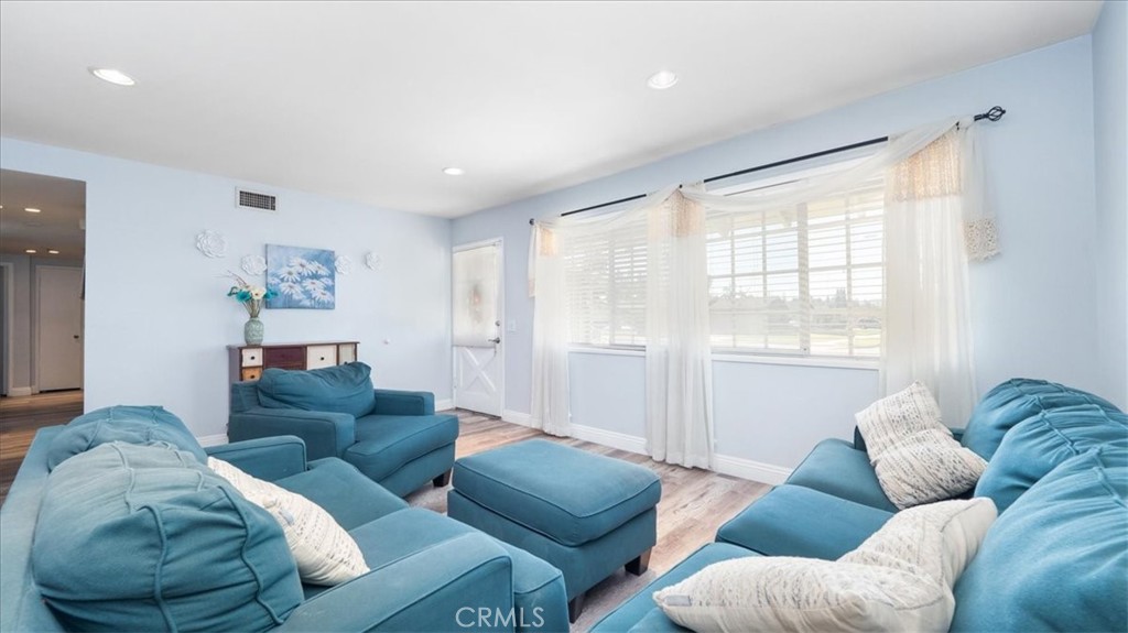 1867 E Venton Street