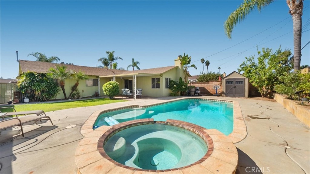 1867 E Venton Street