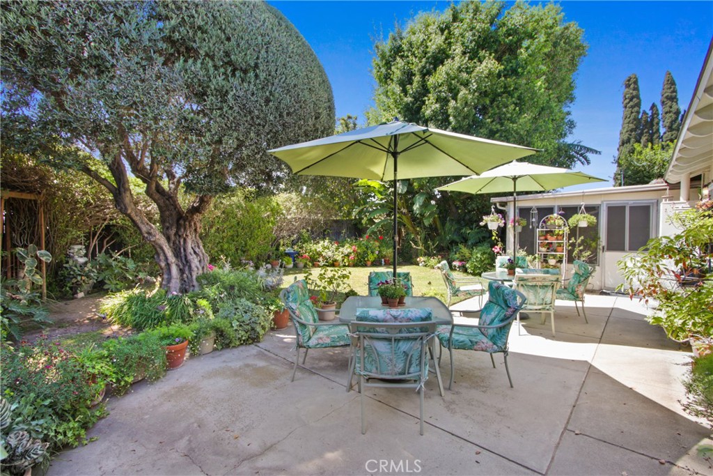 2348 N Glennwood Street