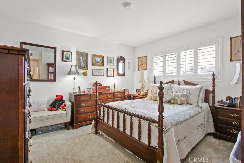 2348 N Glennwood Street