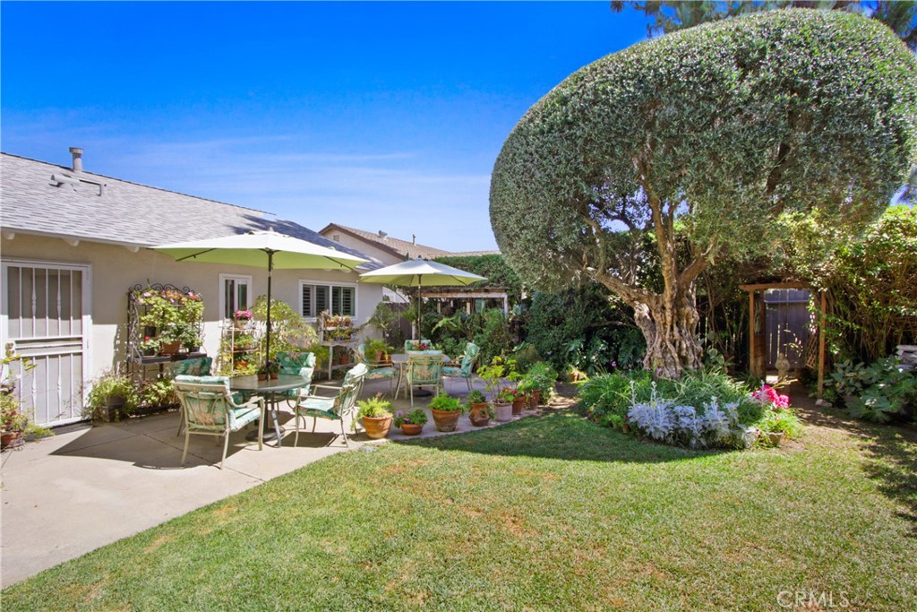 2348 N Glennwood Street