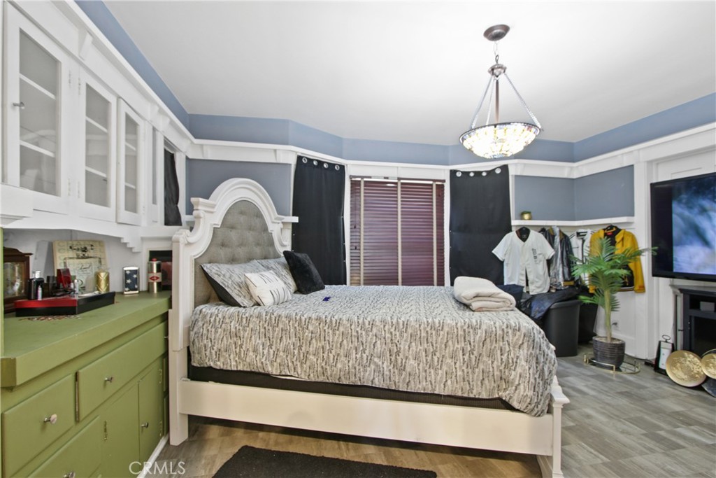 2356 2358 Bonita Avenue