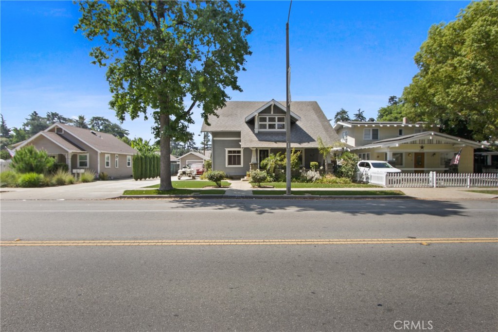 2356 2358 Bonita Avenue