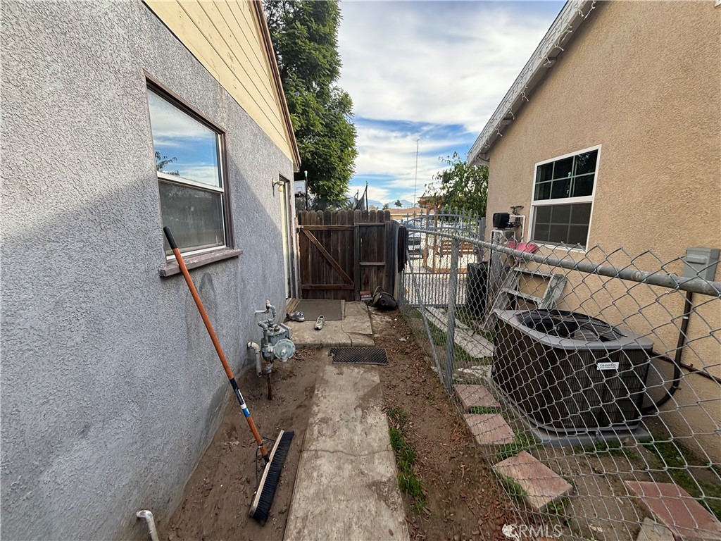 7474 Elmwood