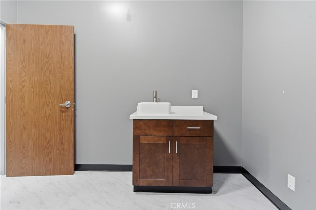 685 E Grand Boulevard 101