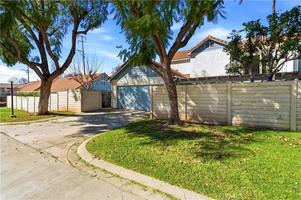 1562 E Citrus