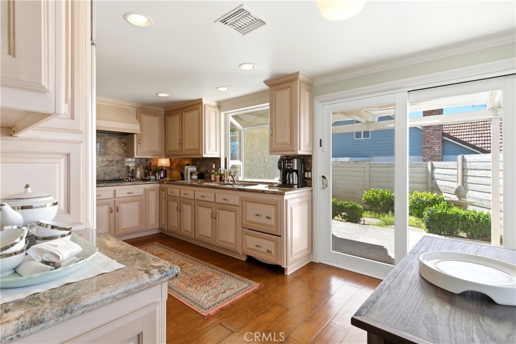 1562 E Citrus