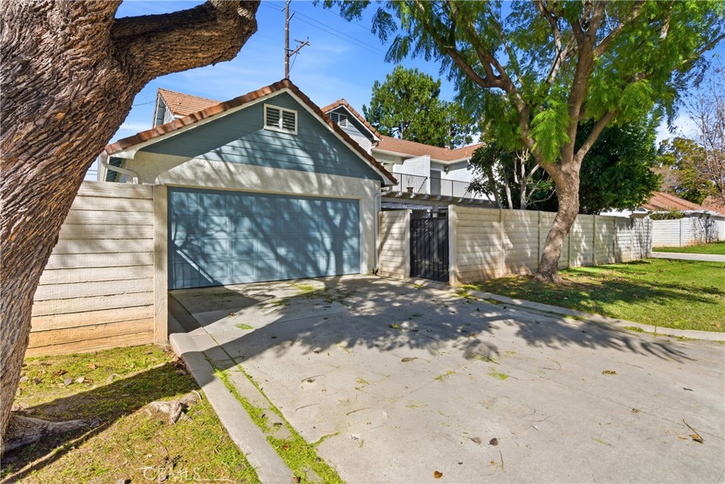 1562 E Citrus