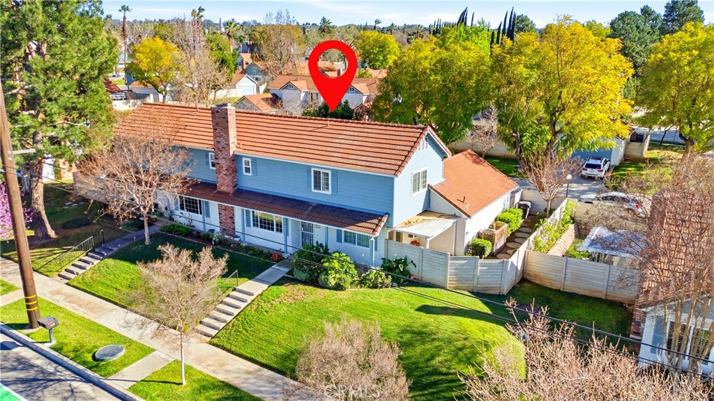 1562 E Citrus