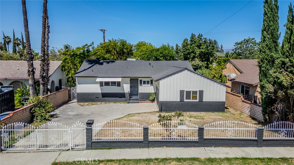 1450 Pepper Tree Lane