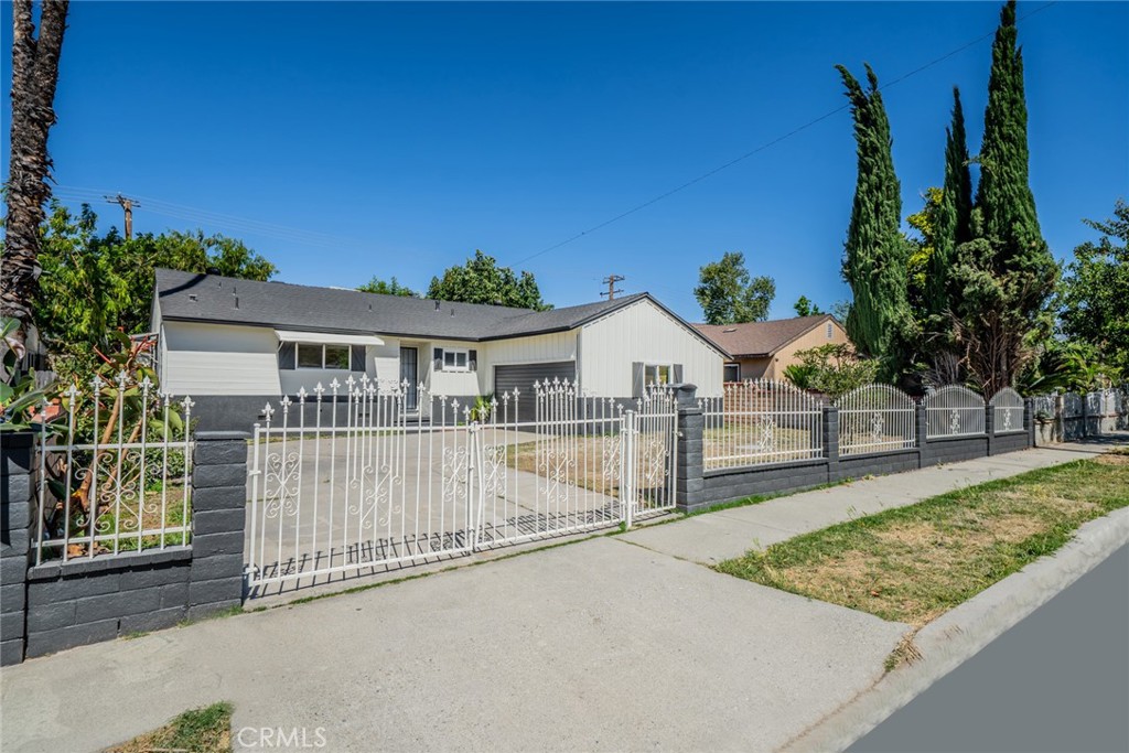 1450 Pepper Tree Lane