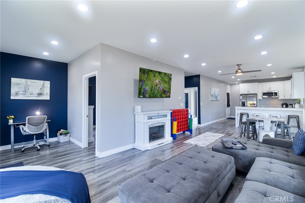 66 W Peoria St