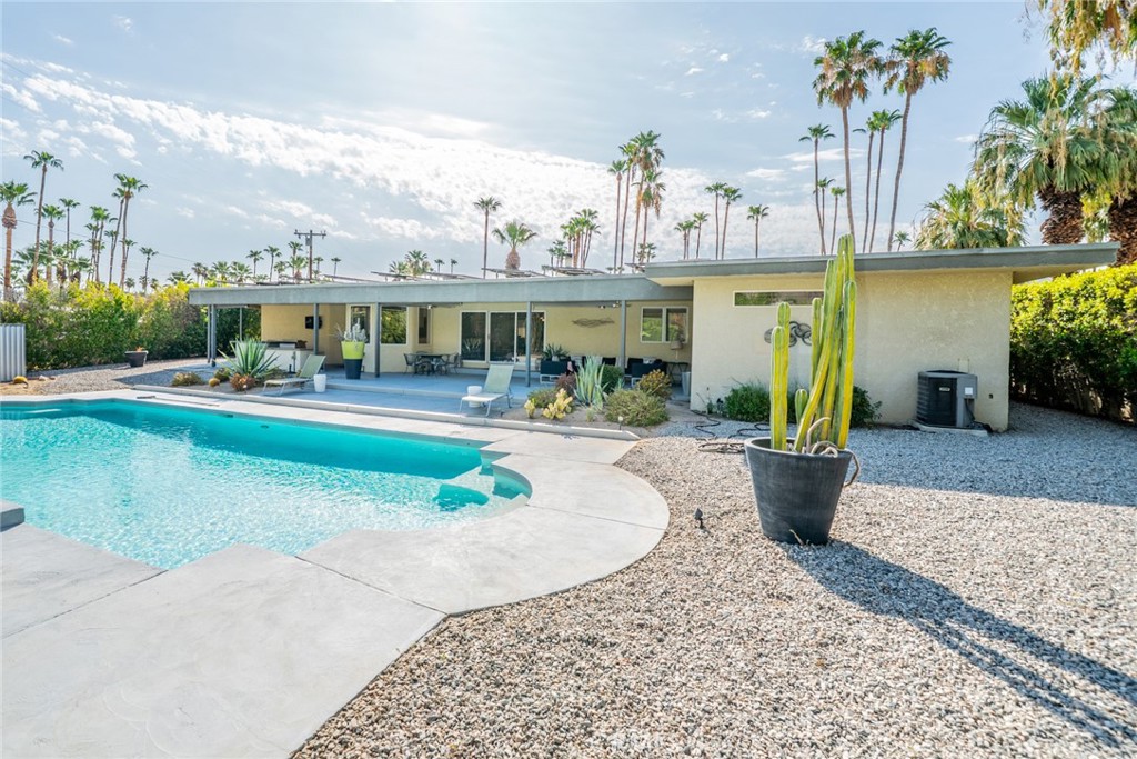 1600 E Palm Tree Drive