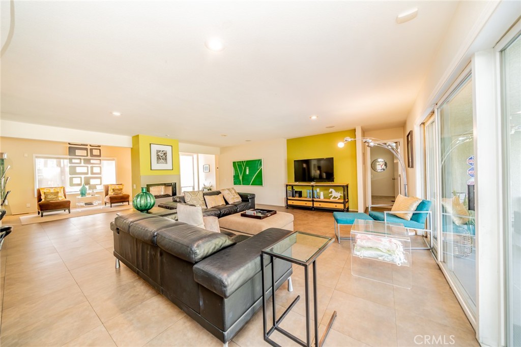1600 E Palm Tree Drive