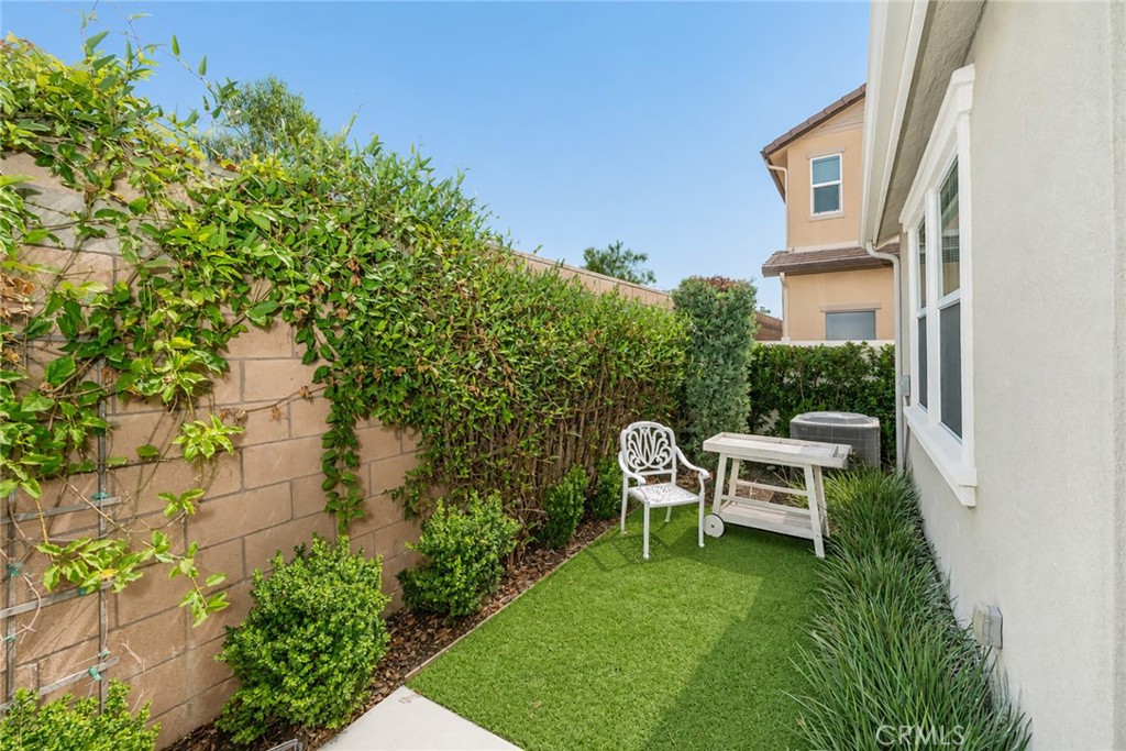 1617 Honeysuckle Place