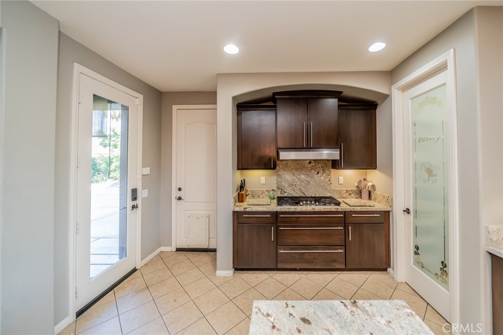80592 Apricot Lane