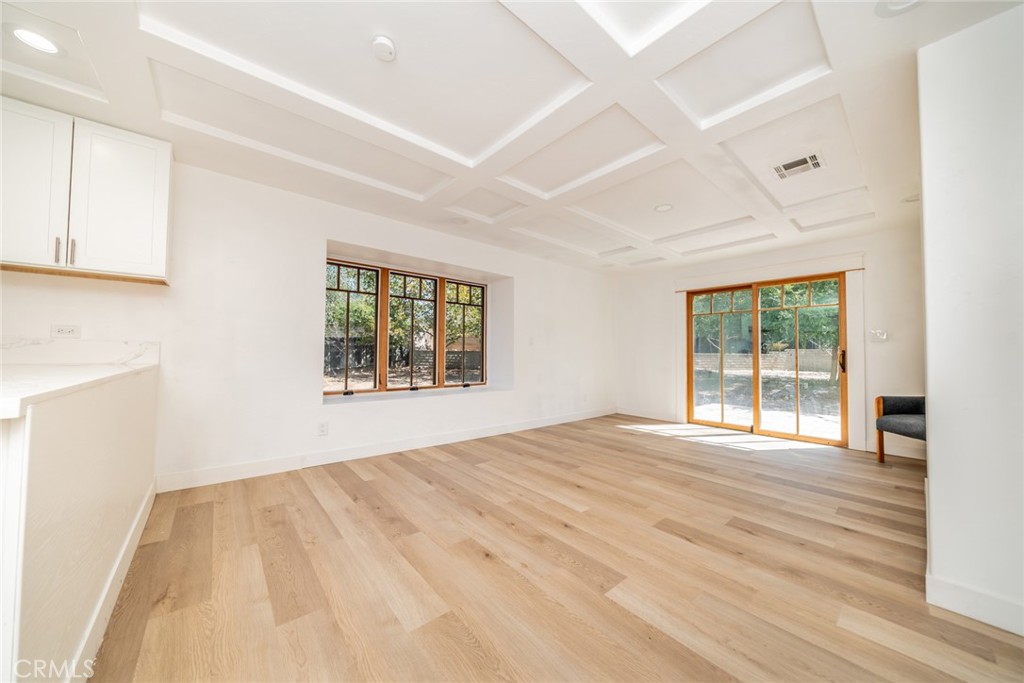 1076 Los Altos Court