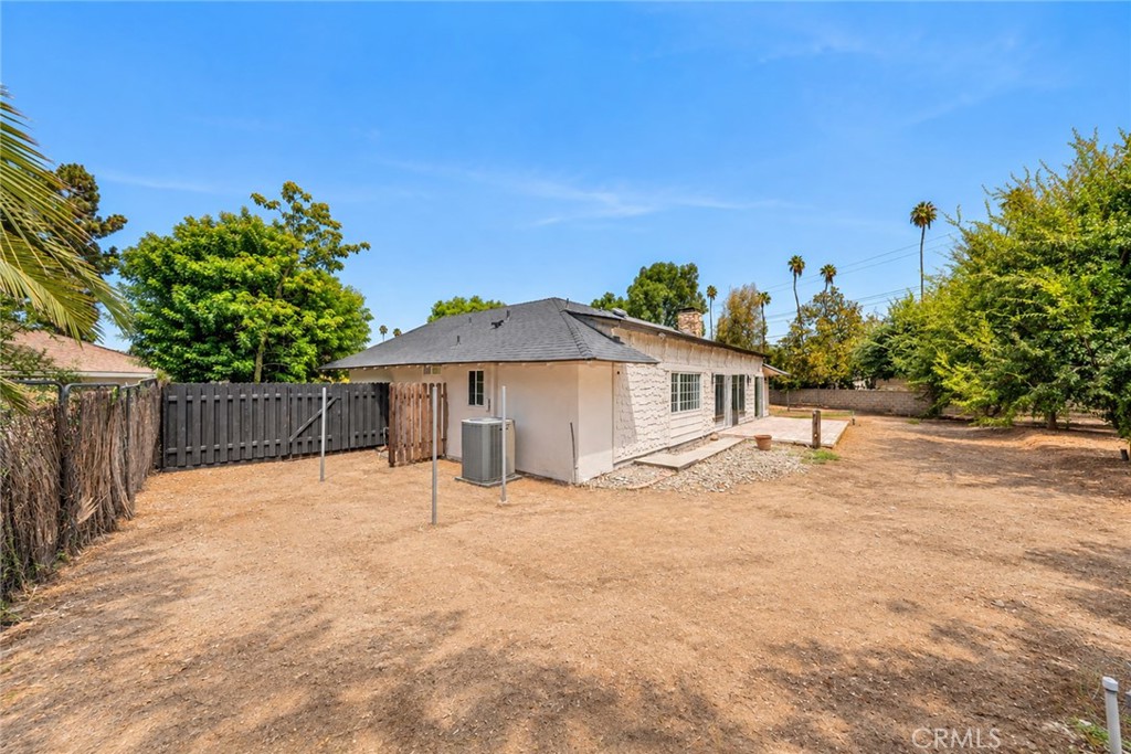 1076 Los Altos Court