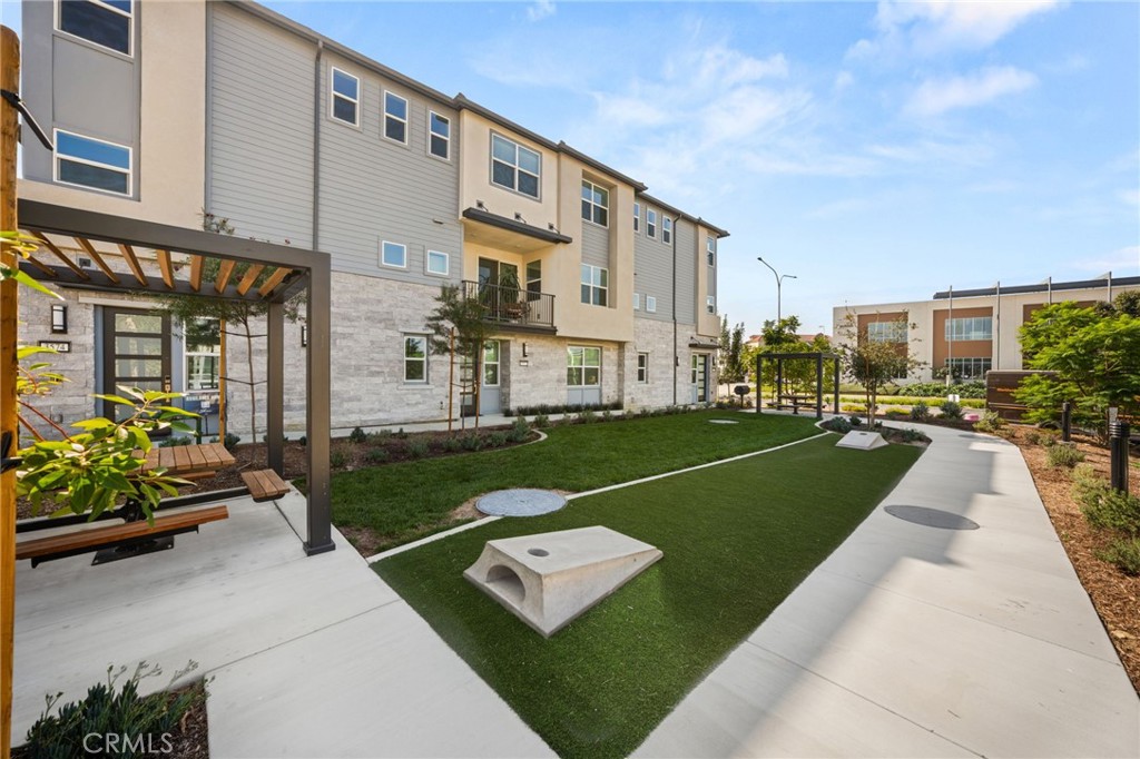3575 E Indigo Privado