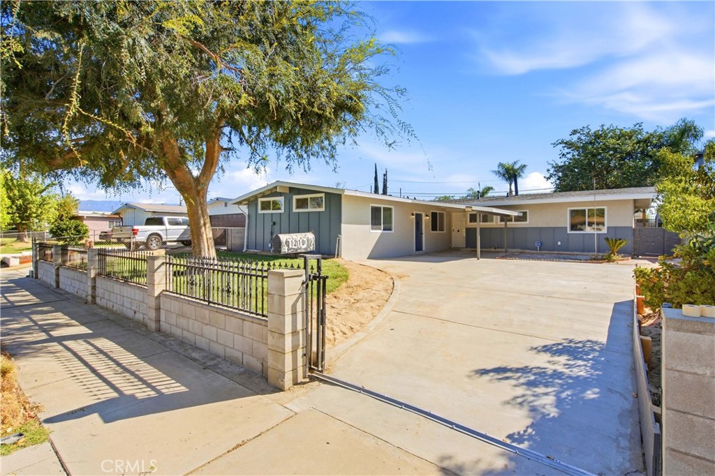 1210 Tejon