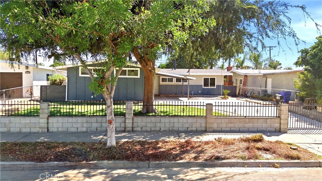 1210 Tejon