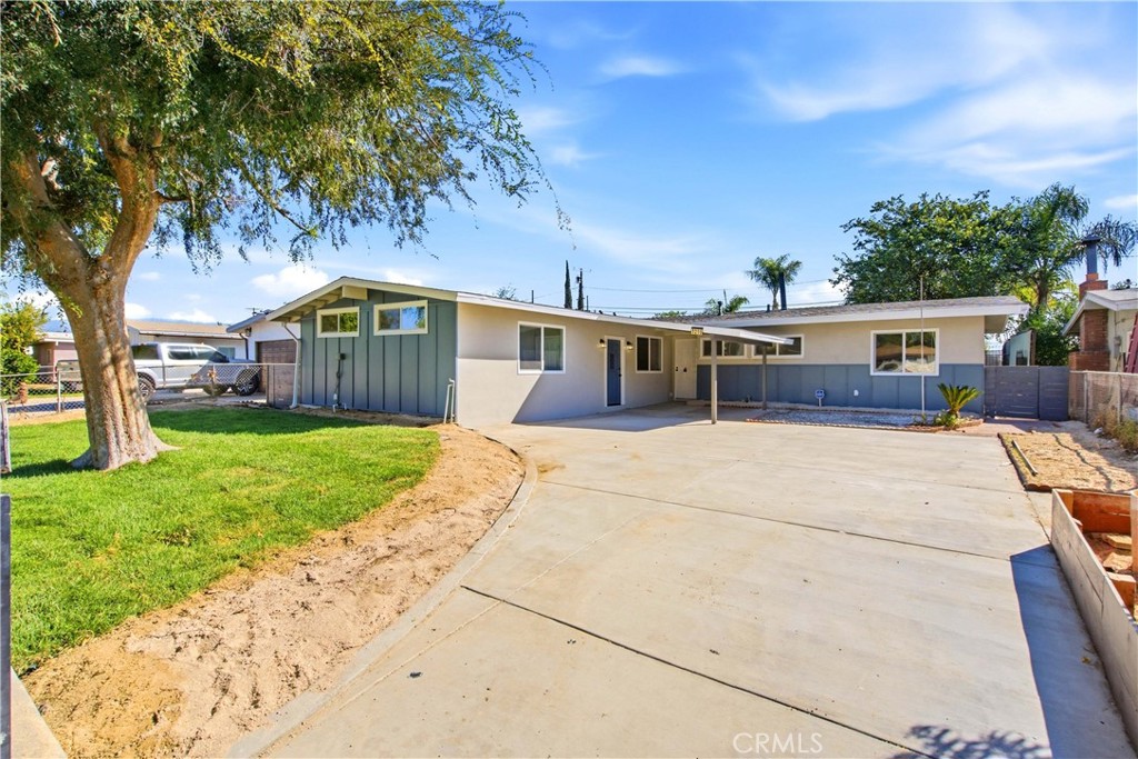 1210 Tejon