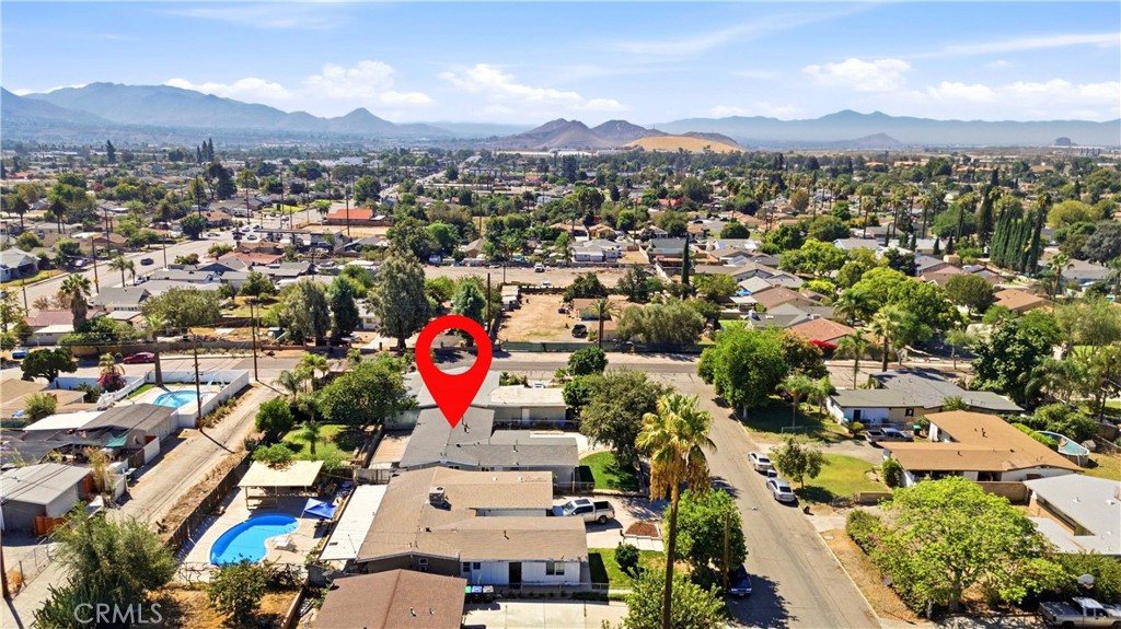 1210 Tejon