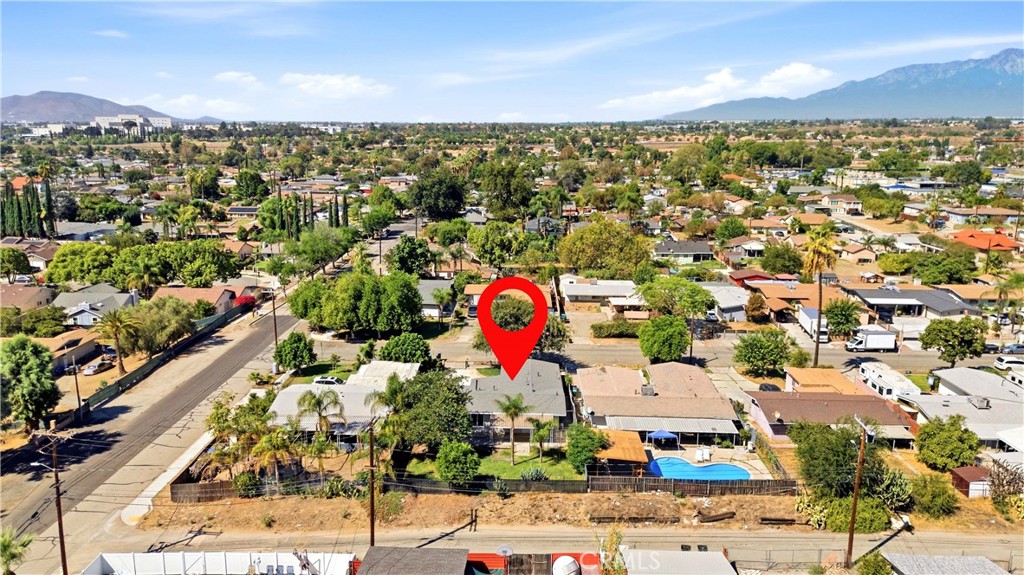 1210 Tejon