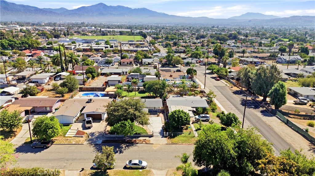 1210 Tejon