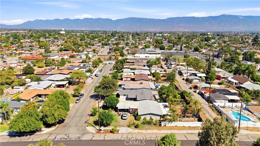 1210 Tejon