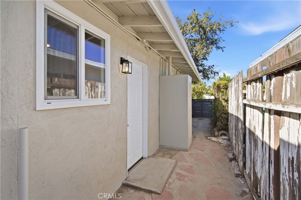 1210 Tejon