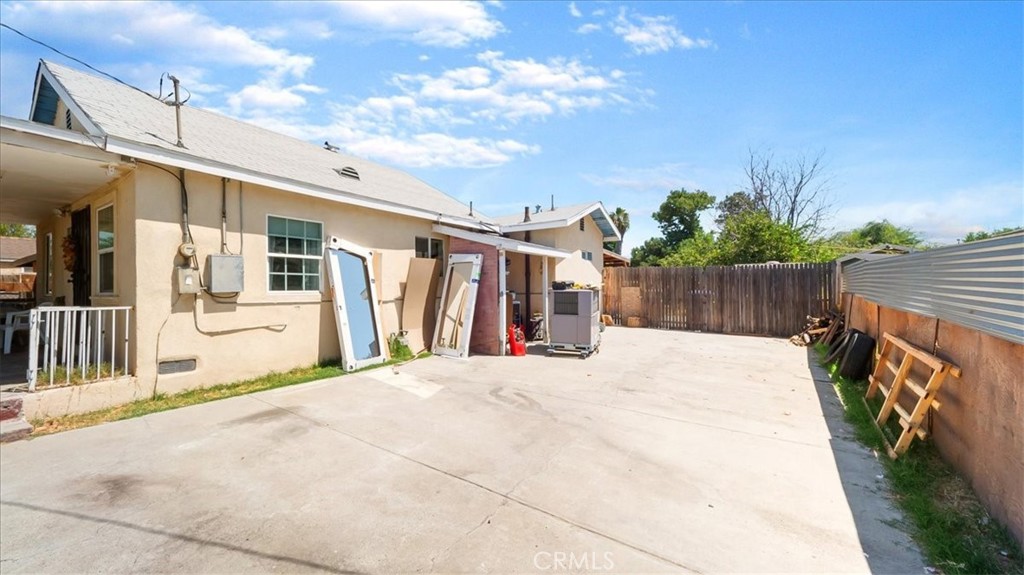 579 Flores Street