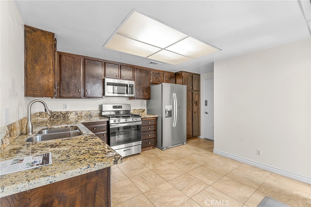 1974 E Lynwood Drive 3E