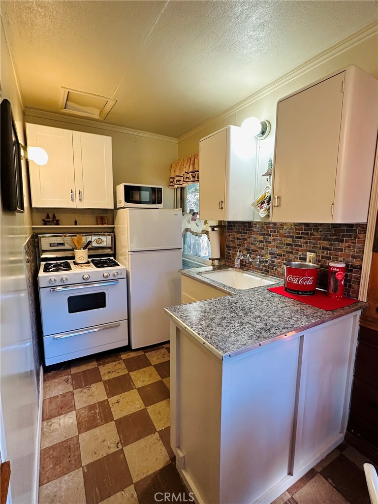 23359 Outlook Lane