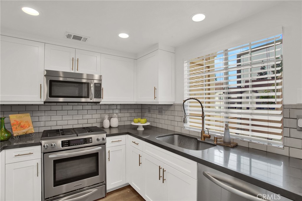 21045 Flower Glen 89