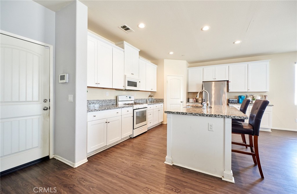 255 Starling Way