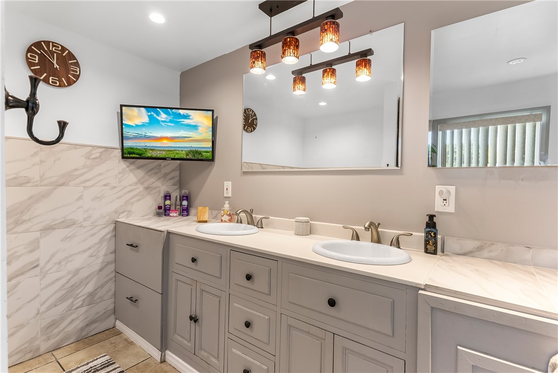 929 E Foothill Boulevard 155